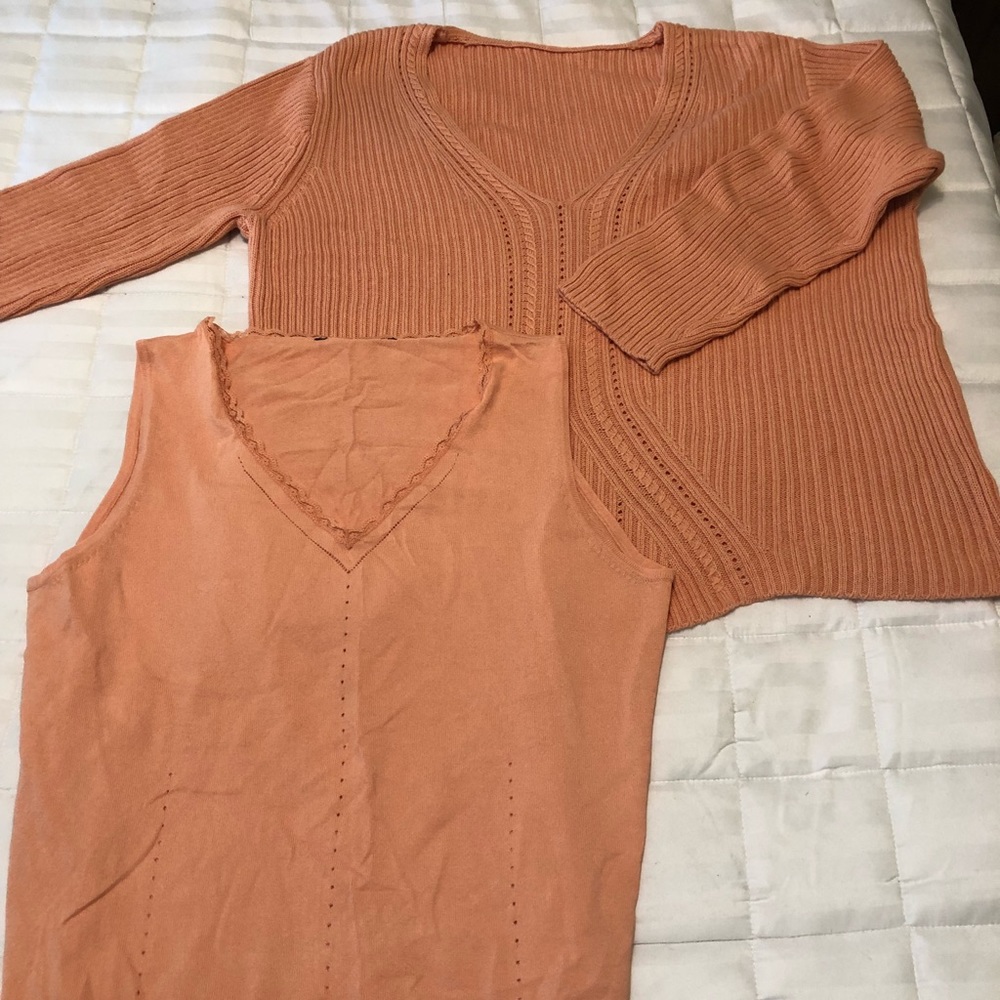 Set of peach tops